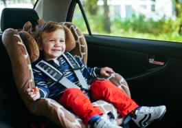 Kind in Kindersitz