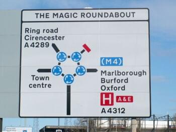 Der Magic Roundabout in Swindon, Südengland