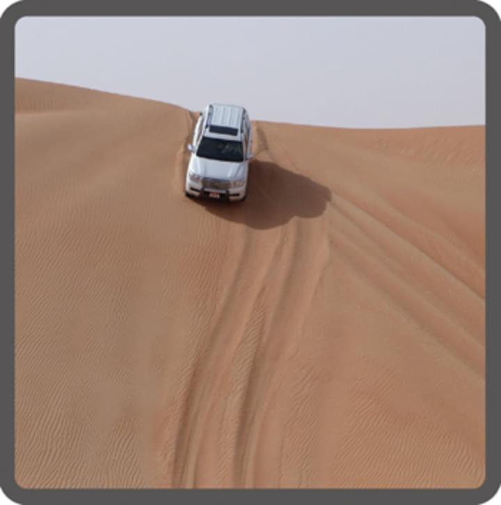 SUV in der Wüste