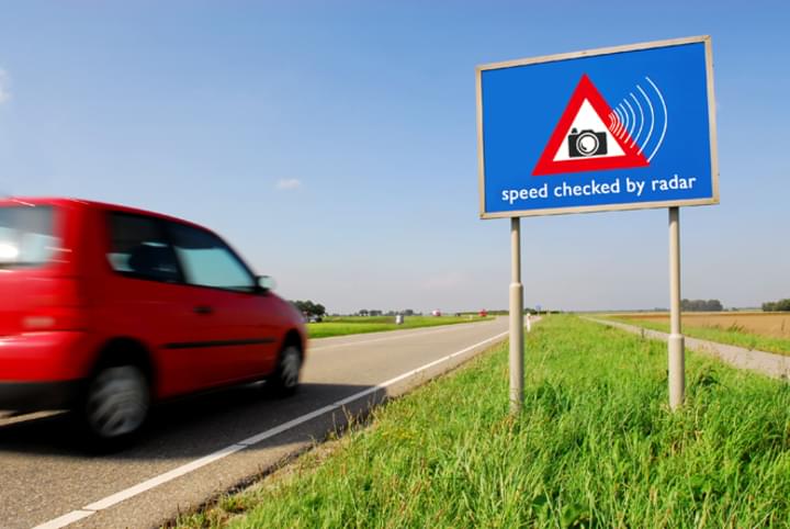 Verkehrsschild Radar