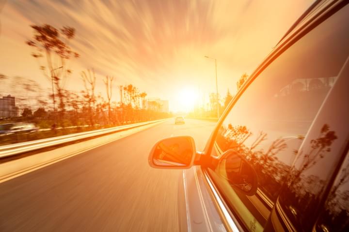 Sonneneinstrahlung: Reiseapotheke im Auto