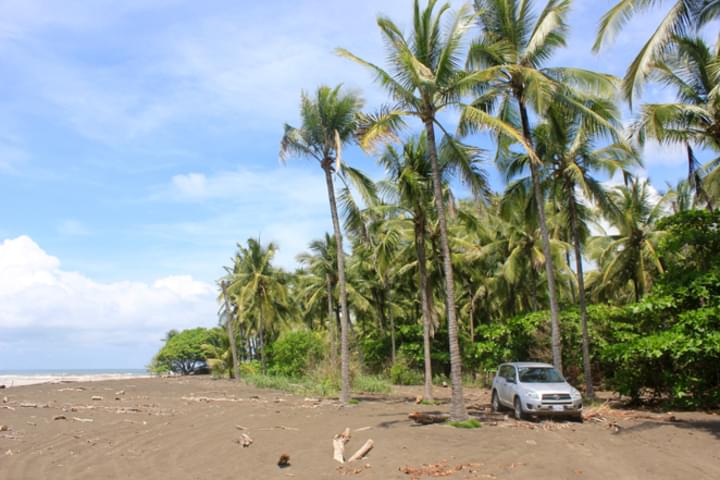 SUV am Strand von Playa Hermosa