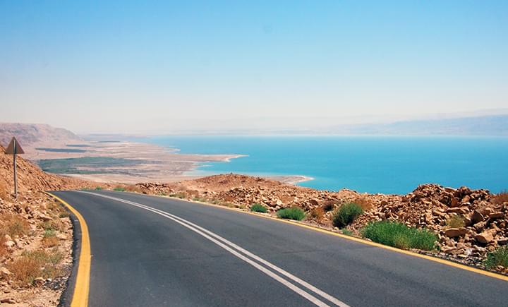 Autobahn 90 entlang dem Toten Meer in Israel